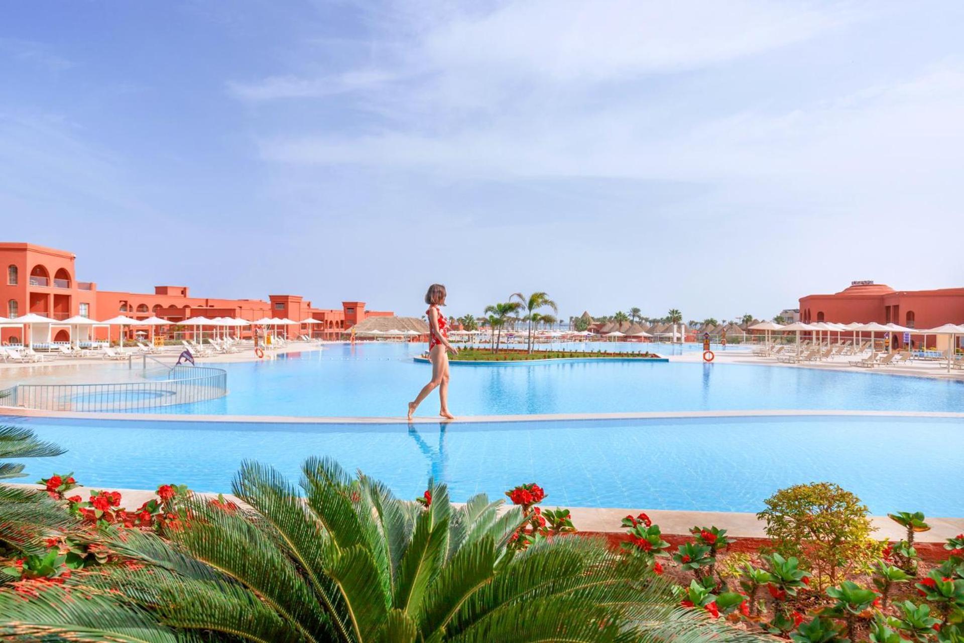 Pickalbatros Laguna Vista Aqua Park Sharm El Sheikk Exterior foto The swimming pool at the resort